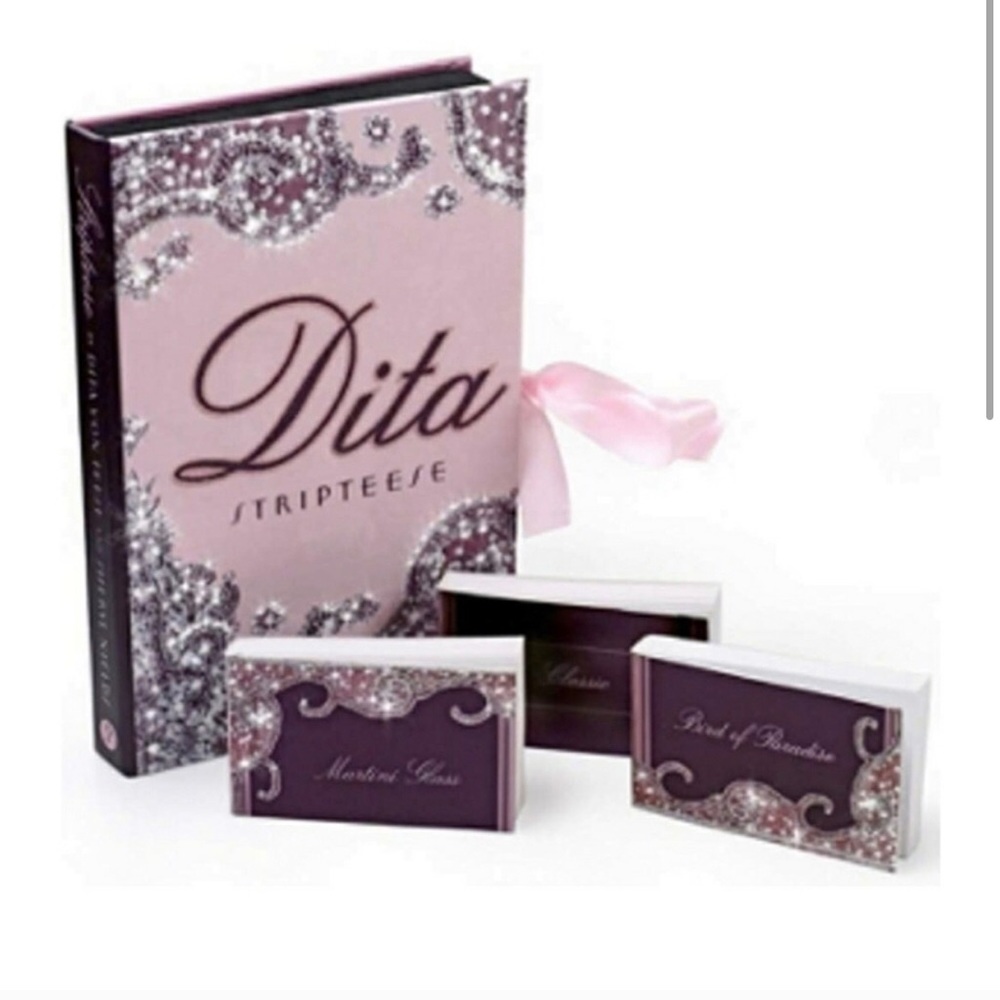 Dita Von Teese Stripteese